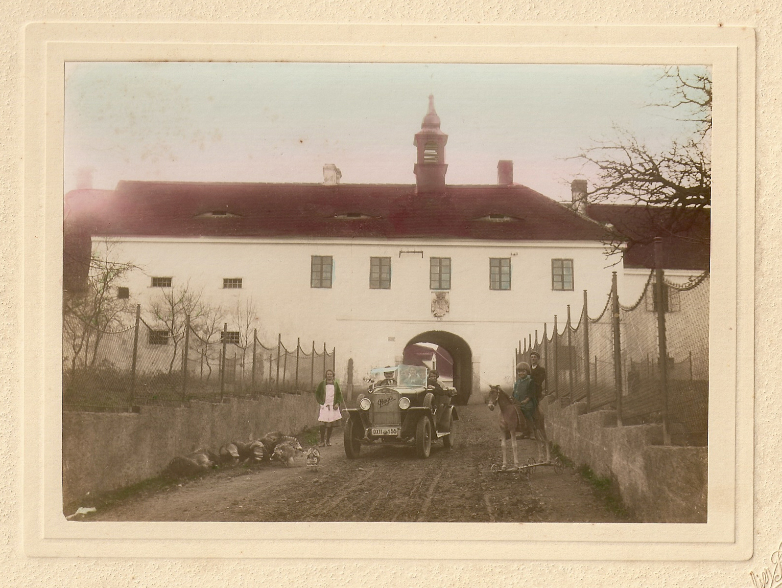 Brána zámku Drahonice 1929